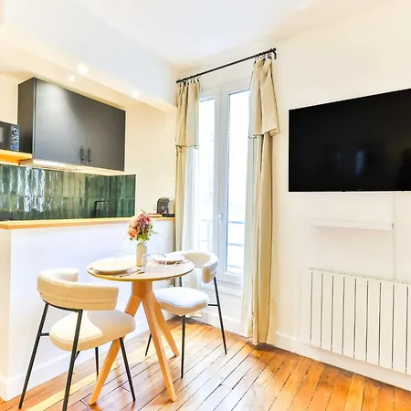Magnificent -1br 4p - Buttes Chaumont Apartment Paris